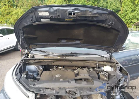 2018 Toyota Highlander Xle z USA, uszkodzony, nr VIN 5TDJZRFH3JS855205